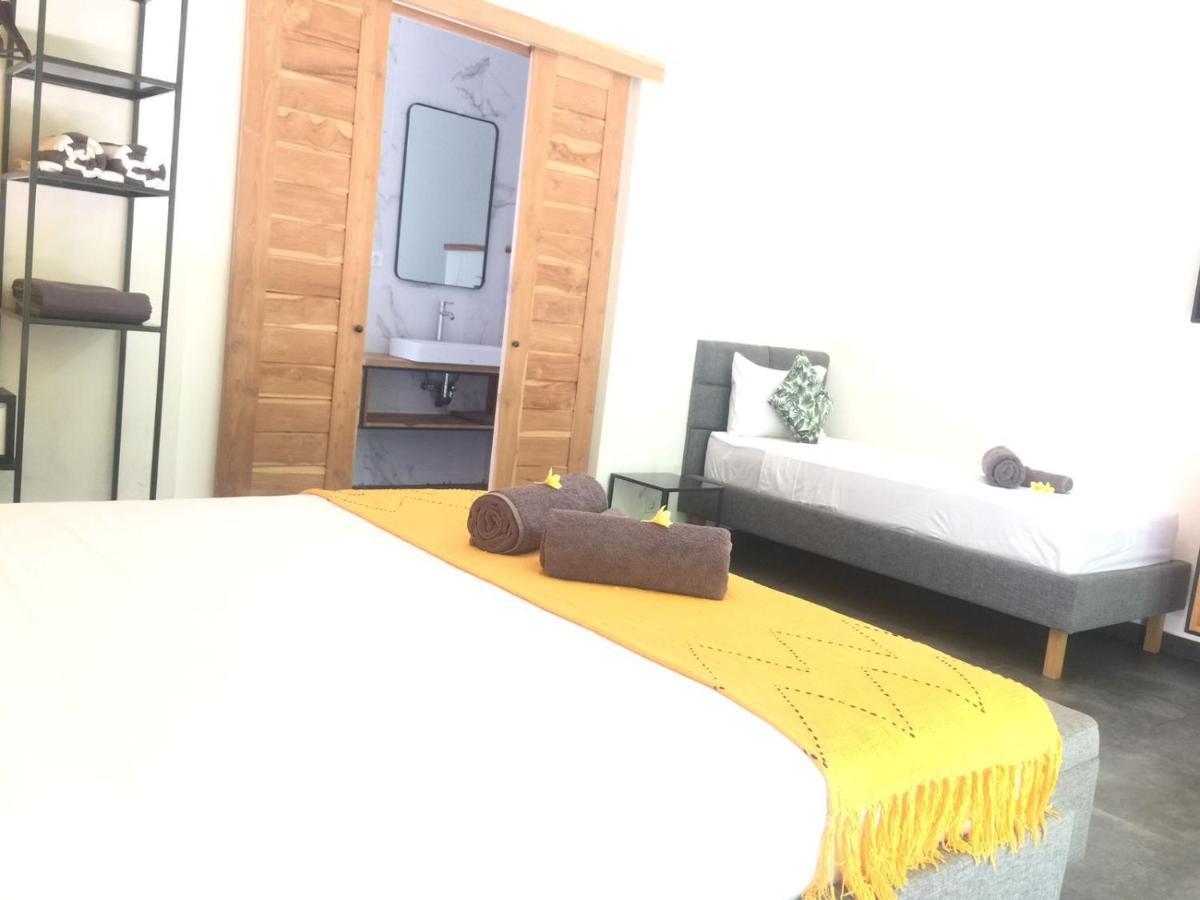 Le Chien Rouge Hotel Lovina  Ngoại thất bức ảnh
