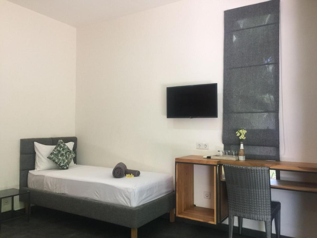 Le Chien Rouge Hotel Lovina  Ngoại thất bức ảnh