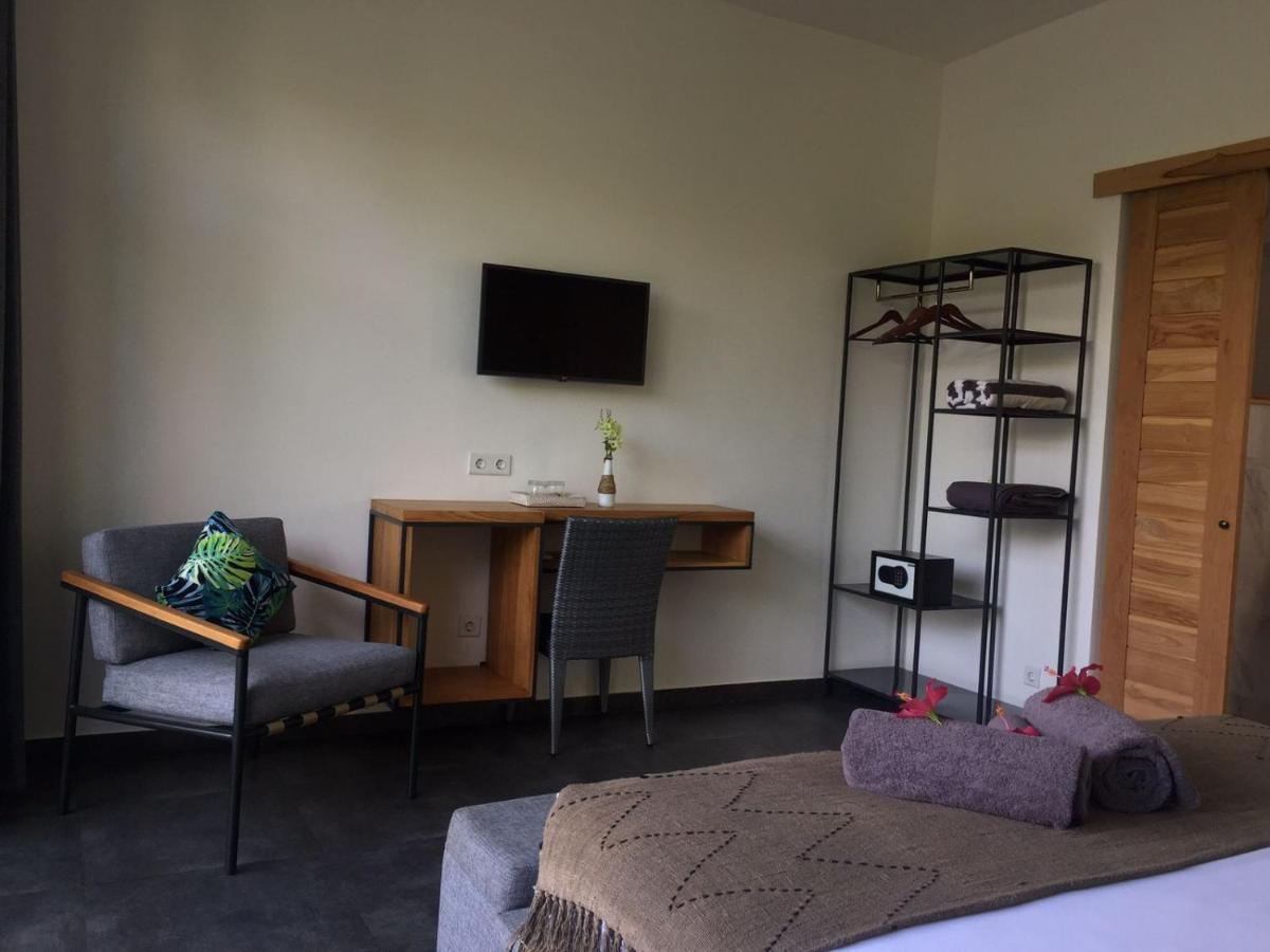 Le Chien Rouge Hotel Lovina  Ngoại thất bức ảnh