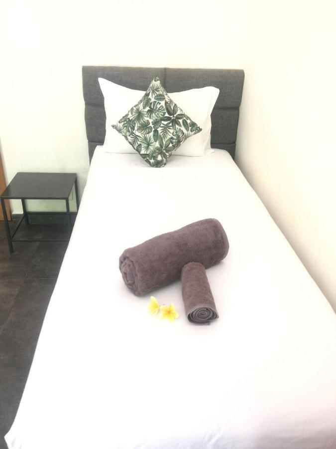 Le Chien Rouge Hotel Lovina  Ngoại thất bức ảnh