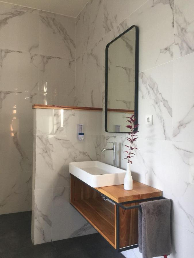 Le Chien Rouge Hotel Lovina  Ngoại thất bức ảnh