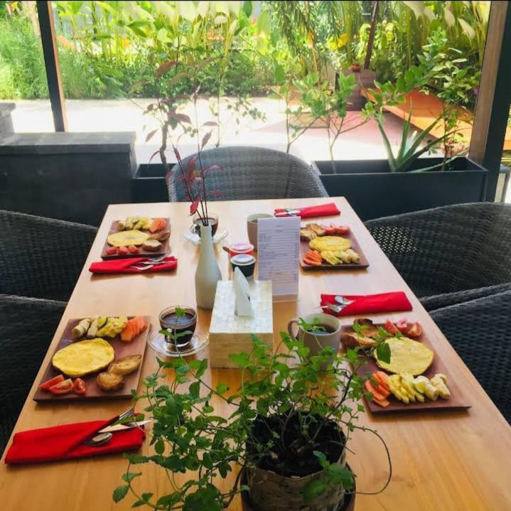 Le Chien Rouge Hotel Lovina  Ngoại thất bức ảnh